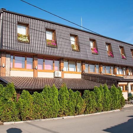 Hotel "Vir" ベリカ・プラナ エクステリア 写真